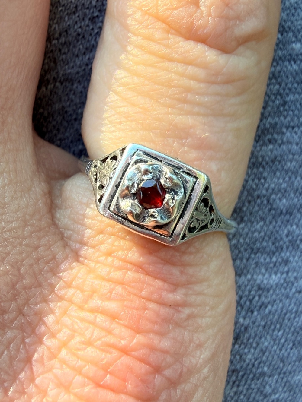 Art Deco Sterling Filigree Flower
 Garnet ring Sz8